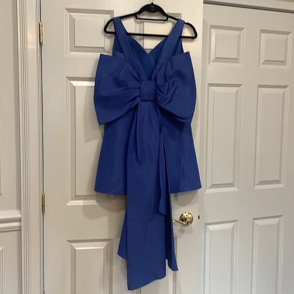 Carolina Herrera Carolina Herrera V-Neck Silk Mini Dress size 4 nwt authentic - Picture 7 of 8